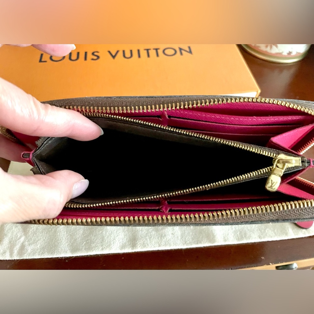 Louis Vuitton Clemence wallet blooming flowers Fuchsia 
EXCELLENT CONDITION - Picture 7 of 16